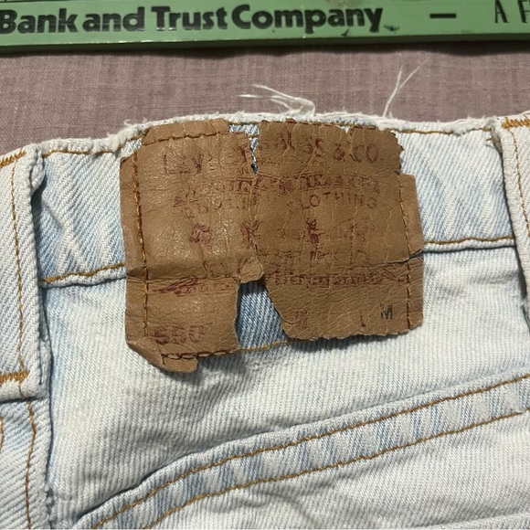 Vintage Levi's 550 Super Distressed Light Wash Relaxed Fit 90 2000 Size 4/6 - Picture 10 of 13